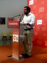 Ciudadanos censura el retraso al formar grupos parlamentarios y avisa que las urnas "no han legitimado" el de CDC 