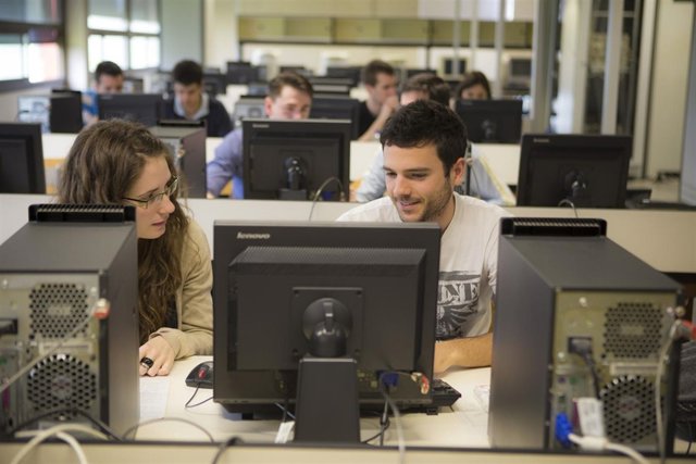 Estudiantes de la UPNA.