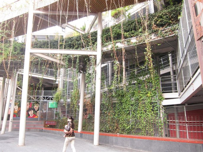 Jardín Vertical En El Barrio De Delicias, En Zaragoza