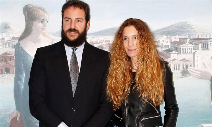 BORJA THYSSEN Y BLANCA CUESTA JUNTOS POSAN PARA LOS MEDIOS