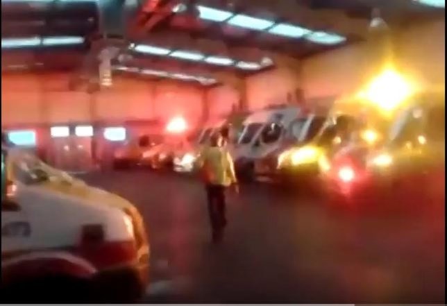 Luces y sirenas para despedir  a un profesional del Samur