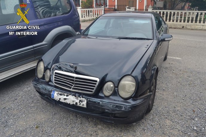 El Mercedes que provocó el accidente y se dio a la fuga