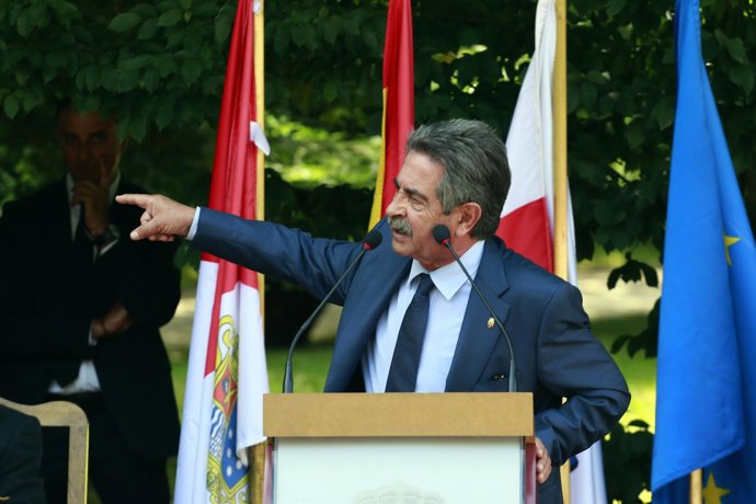 Revilla en el Día de las Instituciones (archivo)