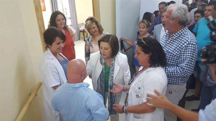 Sánchez Rubio en su visita al Centro María Mackay.