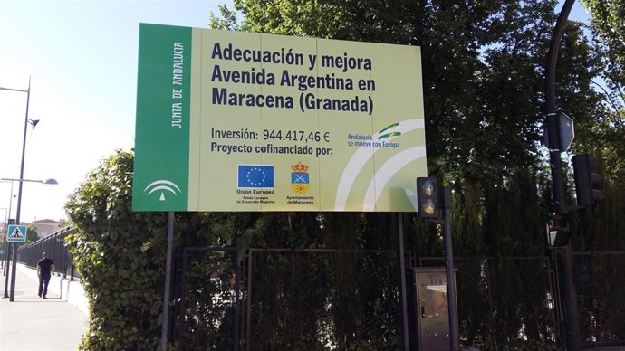 Cartel de obras del metro en Granada