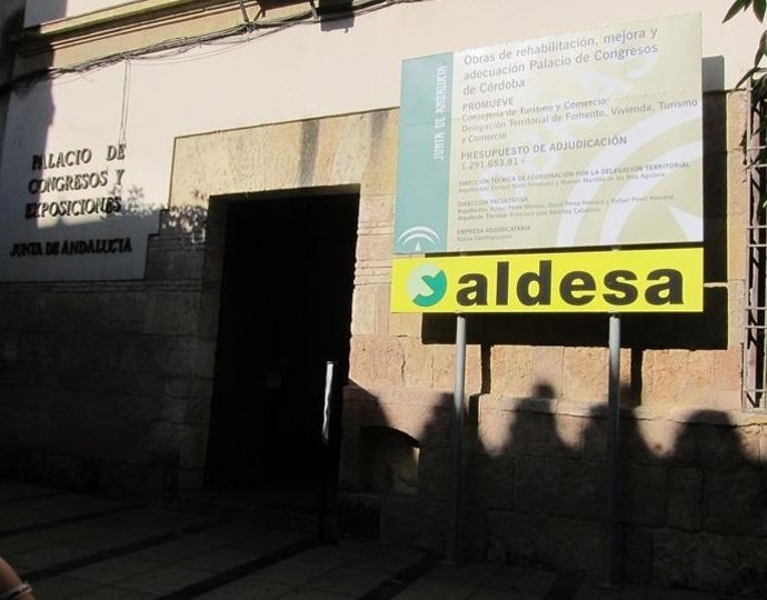 Fachada del Palacio de Congresos en obras