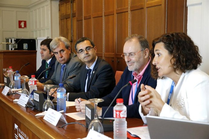 El consejero de Presidencia y Justicia en el curso sobre mediación de la UIMP