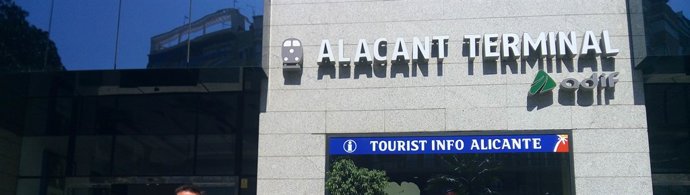 Acceso a la estación de Adif en Alicante