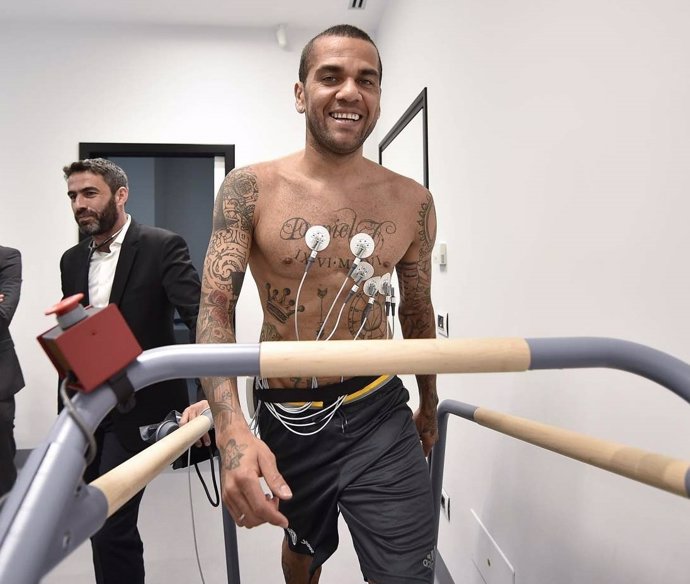 Dani Alves pasa reconocimiento médico con la Juventus 