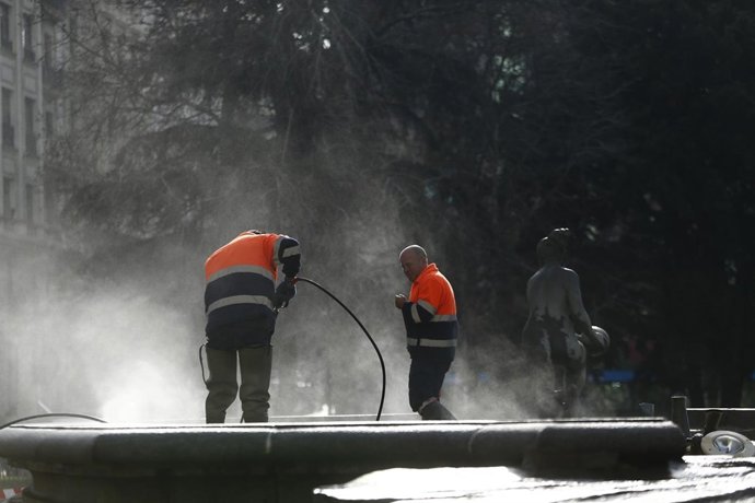 Trabajador, trabajando, trabajo, empleo, paro, parado, parados, desempleo
