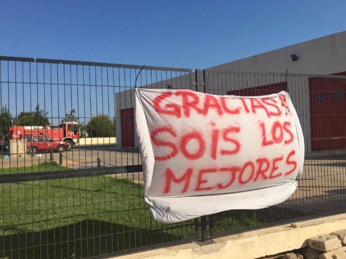 Pancarta de agradecimiento a los bomberos  