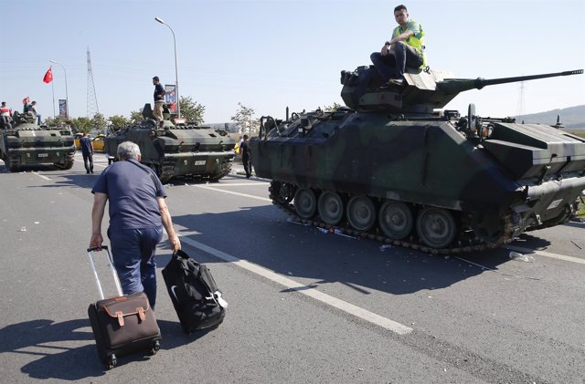 Carro de combate en Estambul