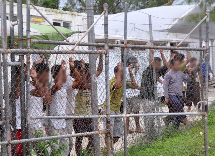Solicitantes de asilo en el centro de detención de la isla de Manus.
