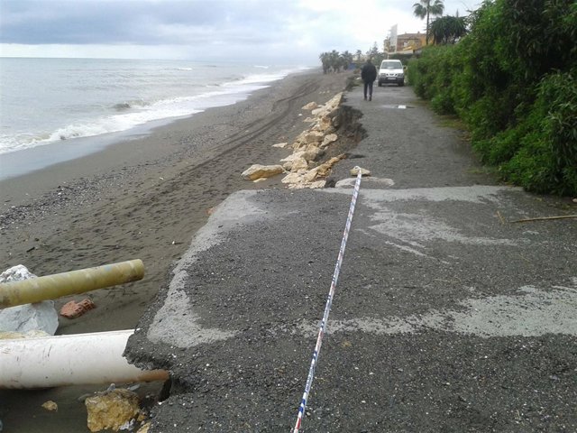 Playa Rincón de la Victoria temporal noviembre 2015