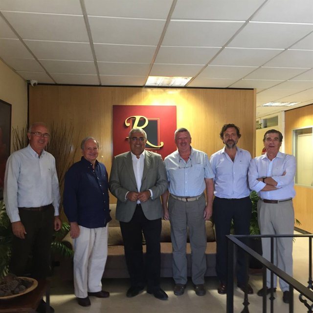 Ramórez de Arellamo con la empresa Royal SAT