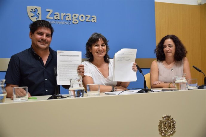 José Manuel Caballol, Luisa Broto y Yolanda Mañas, en rueda de prensa. 