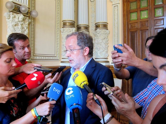 Manuel Saravia, en su comparecencia ante los medios.