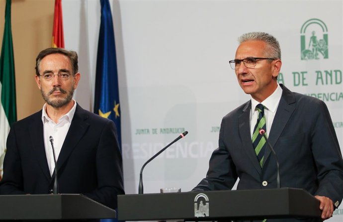 Consejero de Fomento y Vivienda Felipe López y el portavoz Miguel Ángel Vázquez