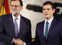 Rajoy y Rivera comienzan su reunión en el Congreso pasadas las 9.30 con un saludo cordial