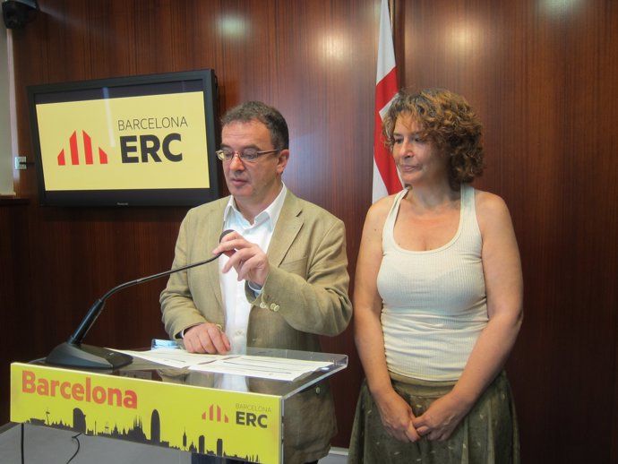 El líder de ERC de Barcelona, Alfred Bosch, junto con la concejal M.Benedí