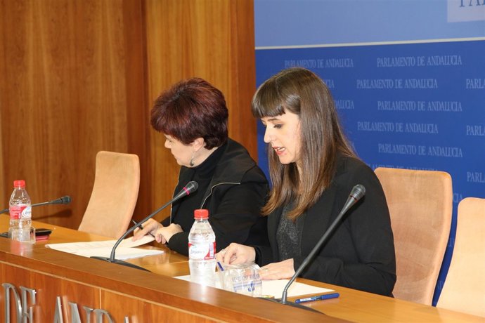 Lucía Ayala junto a Esperanza Gómez