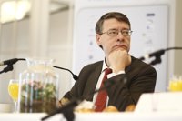 Jordi Sevilla sugiere "abrir la puerta al candidato que aglutine más diputados"