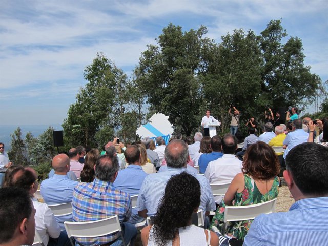 Feijóo preside la junta directiva del PPdeG en el Pico Sacro