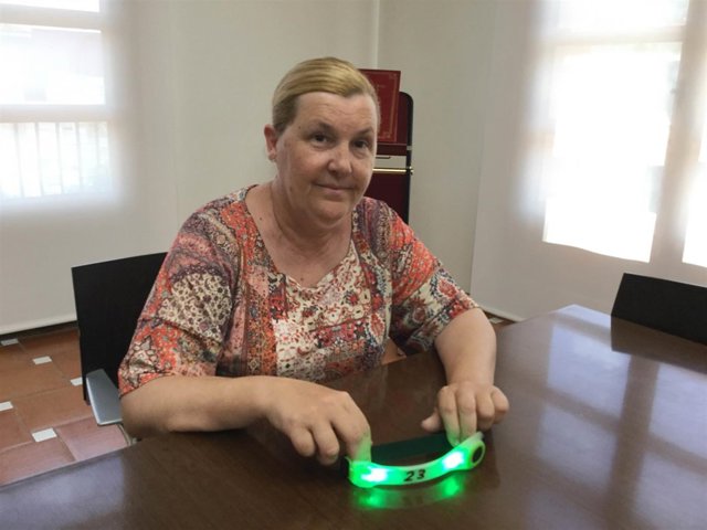 Paqui Periche presenta los brazaletes de la 'cordà' de Paterna