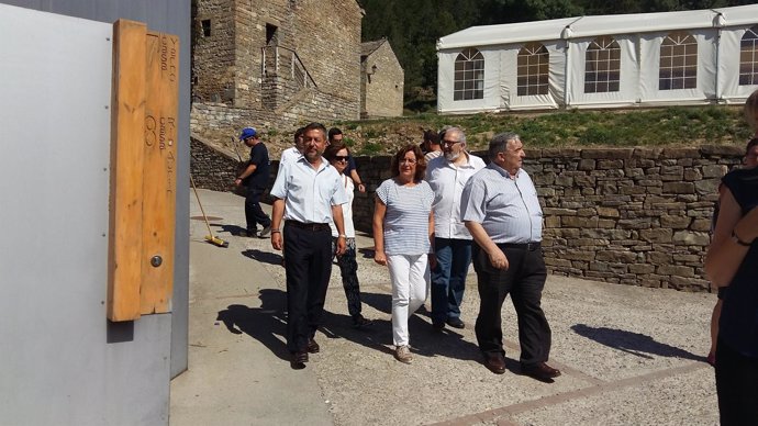 La consejera Broto visita un campo de trabajo en Isín (Huesca)
