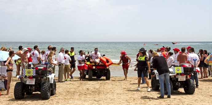 Rescate en una playa de Valencia