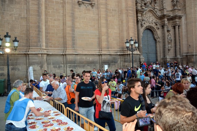 Reparto de Jamón de Teruel en Alcañiz, organizado por la Asociación 