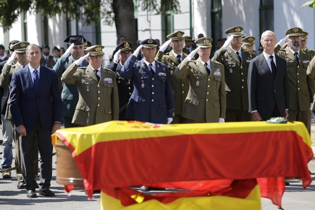 Morenés ha asistido al funeral por el soldado fallecido en Canfranc