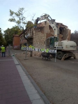 Las máquinas inician el derribo del San Juan de la Cruz, en Valladolid