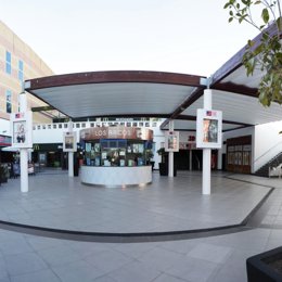 La cartelera del Centro Comercial Los Arcos.