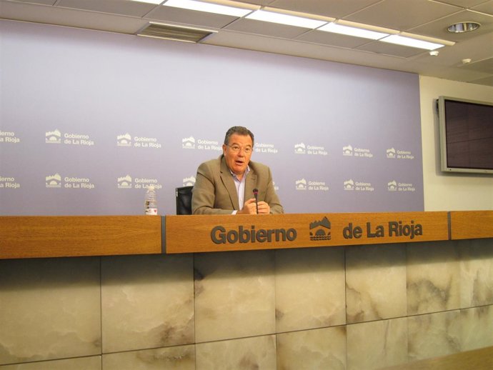 El gerente de ADER, Javier Ureña, anuncia línea préstamos 