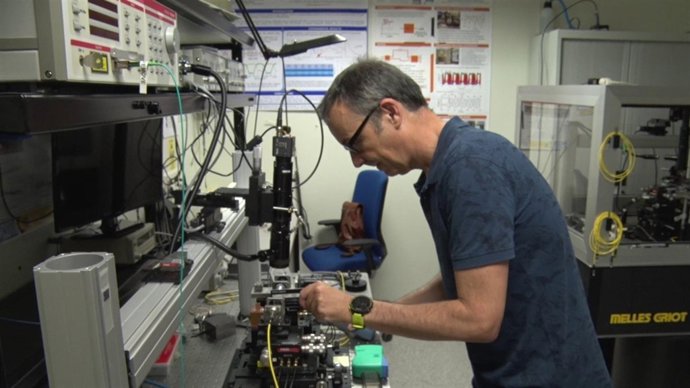 Investigadores diseñan un frontal integrado para smartphones 