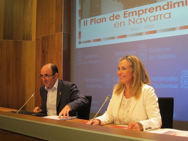 Manu Ayerdi e Izaskun Goñi en rueda de prensa.