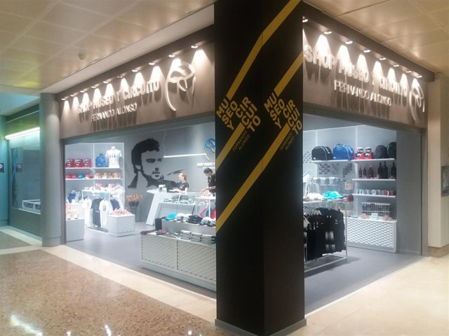 Tienda de Fernando Alonso en el Aeropuerto de Asturias.