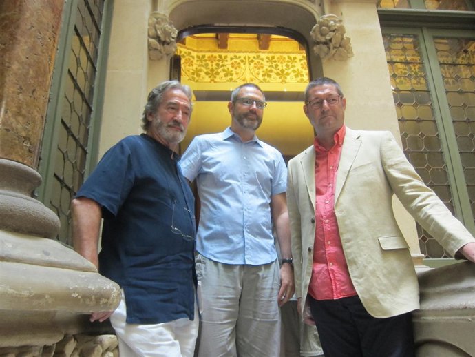 El viologambista J.Savall, el dtor. Del IRL M.Forcano y el alcalde S.Güell
