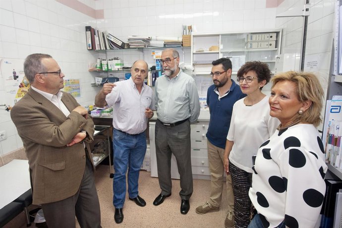 Domínguez durante su visita al actual consultorio de Ribaforada