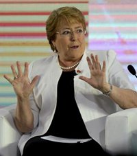 Chile.- La popularidad de Bachelet se mantiene en mínimos históricos