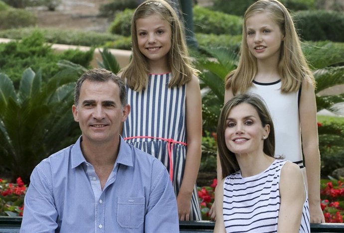 LA FAMILIA REAL EN SU POSADO DE VERANO