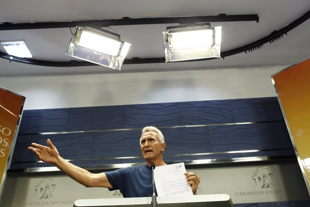 Diego Cañamero entrega su renuncia al aforamiento en el registro del Congreso