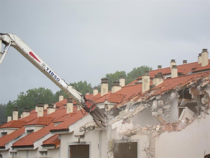 Obras demolición. Derribos casas ilegales. Sentencias derribo viviendas 