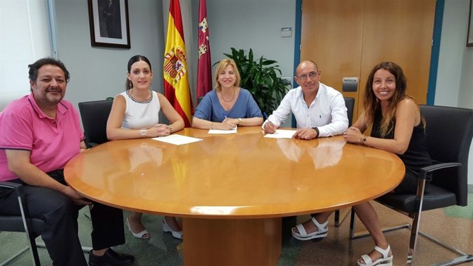 Imagen de la firma del acuerdo