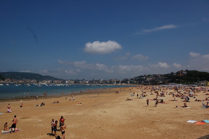 Playa de Ondarreta en San Sebastián.