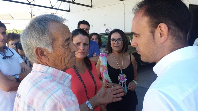 Pedro Pascual Hernández visita la cooperativa Virgen del Rocío