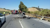 Varios heridos y un fallecido en el accidente entre un turismo y un autobús en Cártama