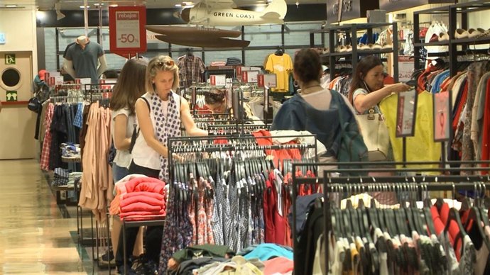 Comienzan las rebajas de verano de hasta el 50%
