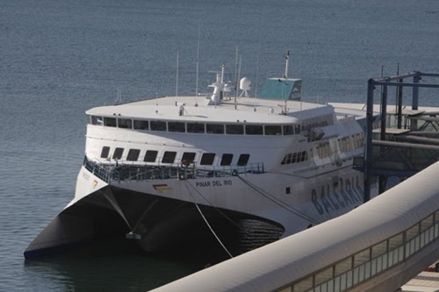 Buque Pinar del Río que aopera Balearia en Motril